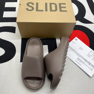 Y*ezy Slide
