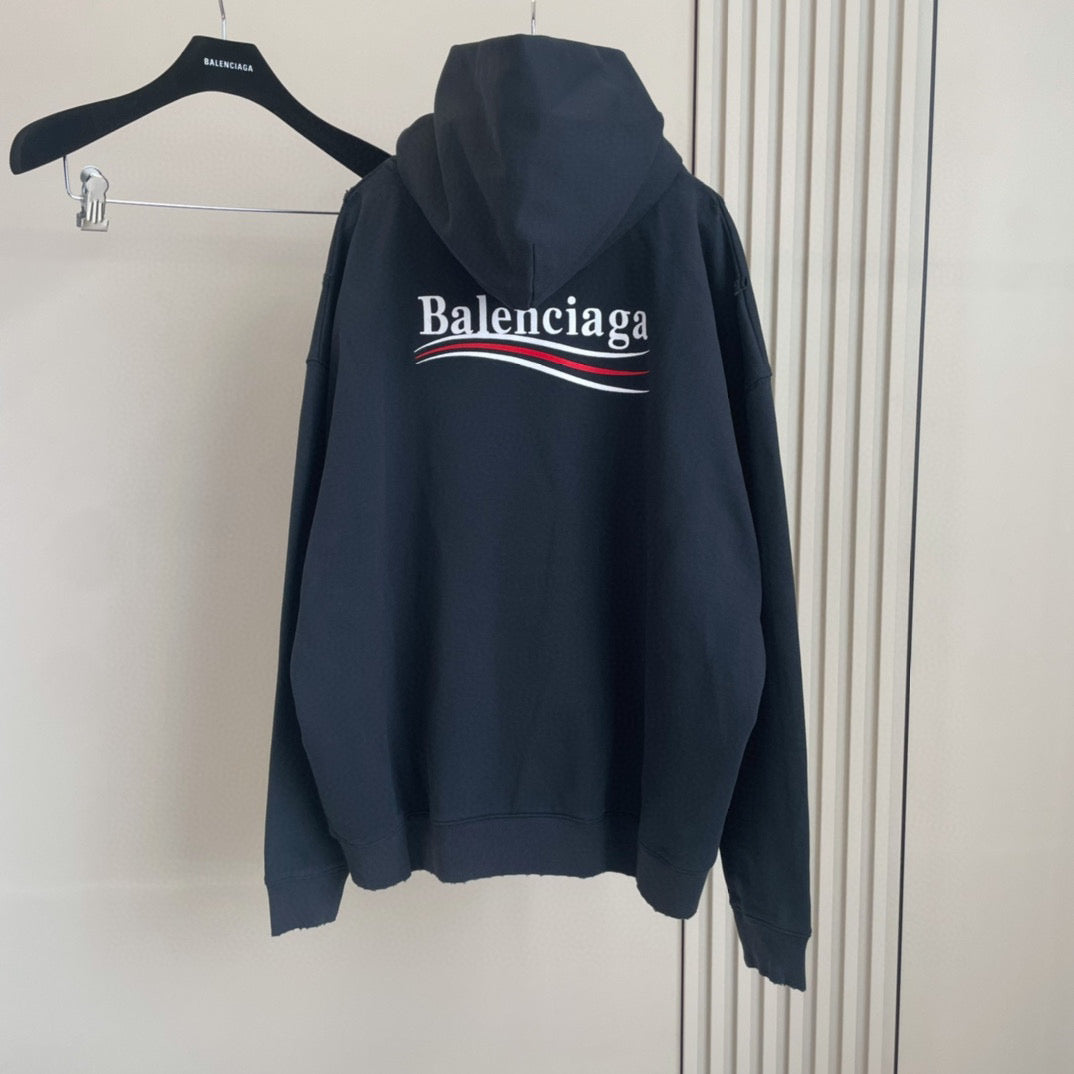 B*lenciaga Pull