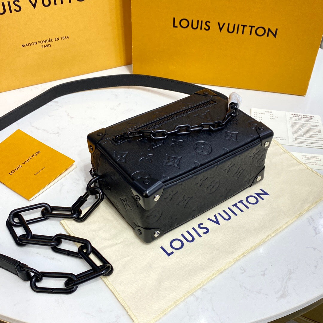 L&*V Trunk (18.5*13*8)