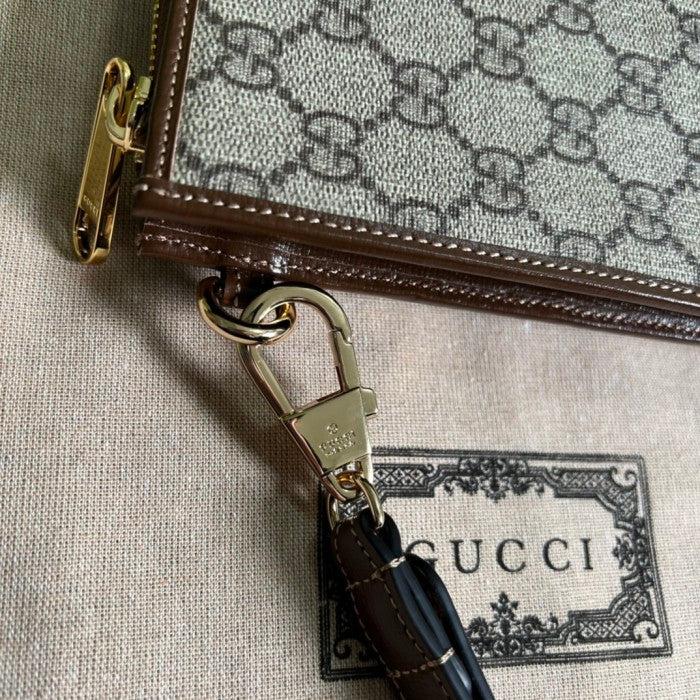 G*cci Pochette (30.5*21*1.5)