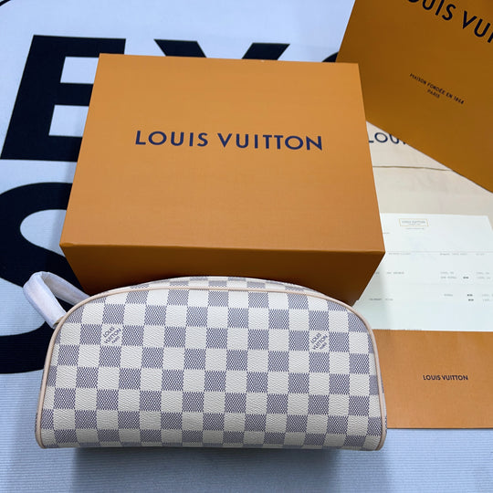 L&*V Pochette (28*16*13)