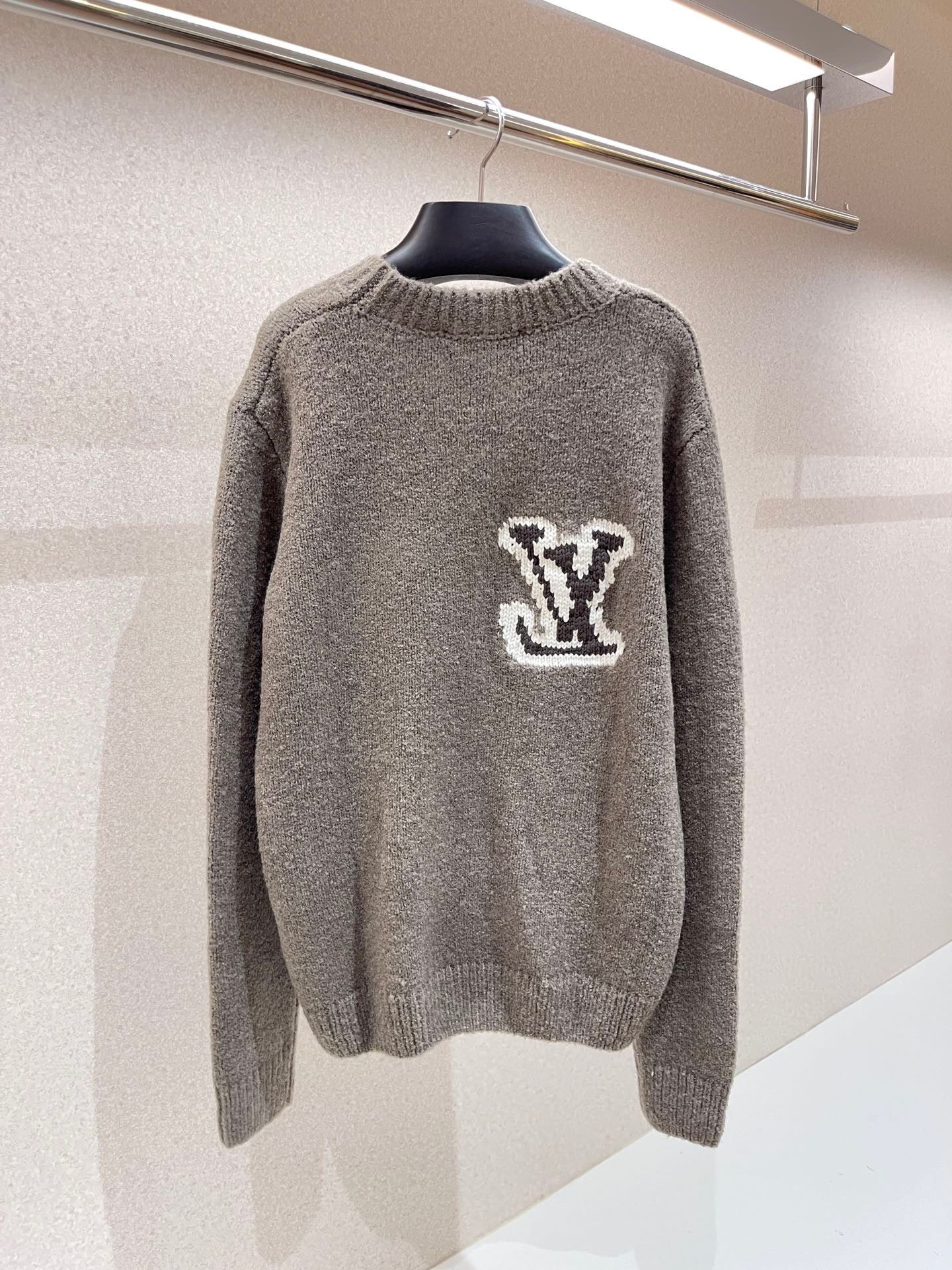 L&*V Pull