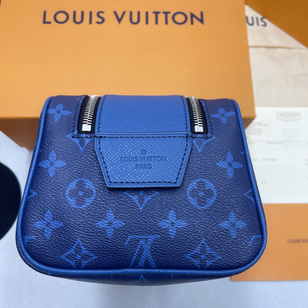 L&*V Pochette (28*16*13)