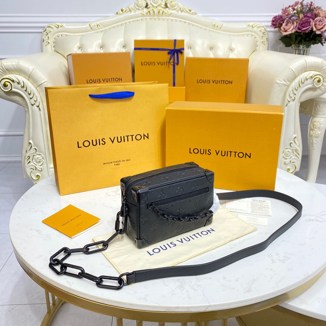 L&*V Trunk (18.5*13*8)