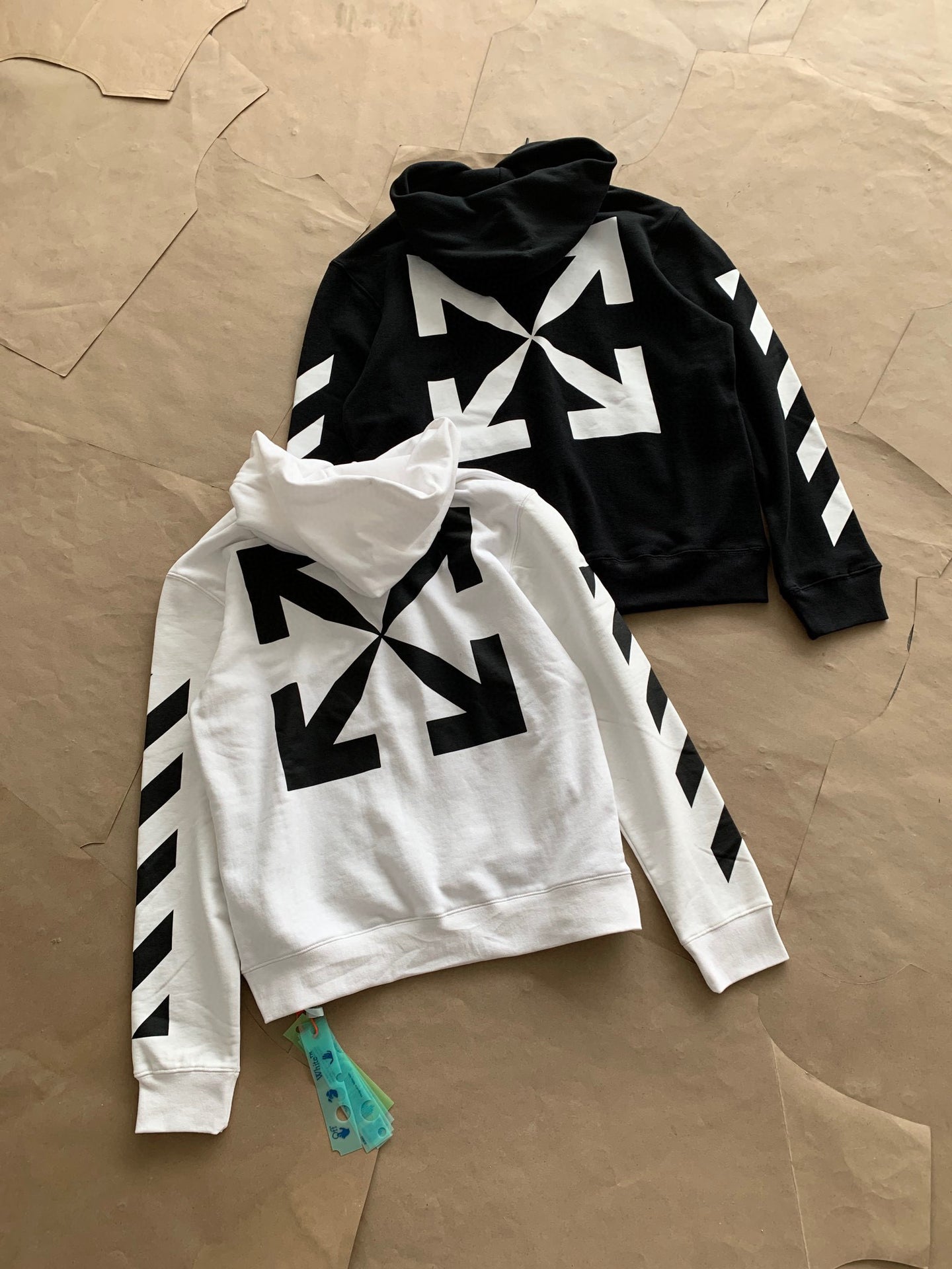 Off-Wh*te Pull