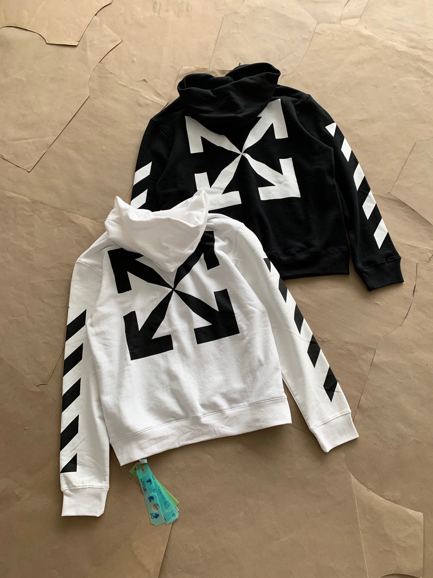 Off-Wh*te Pull