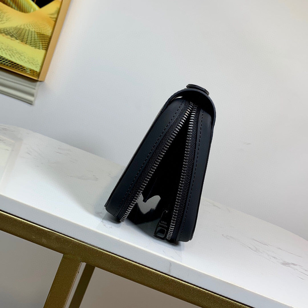 L&*V Pochette (22*13*4)