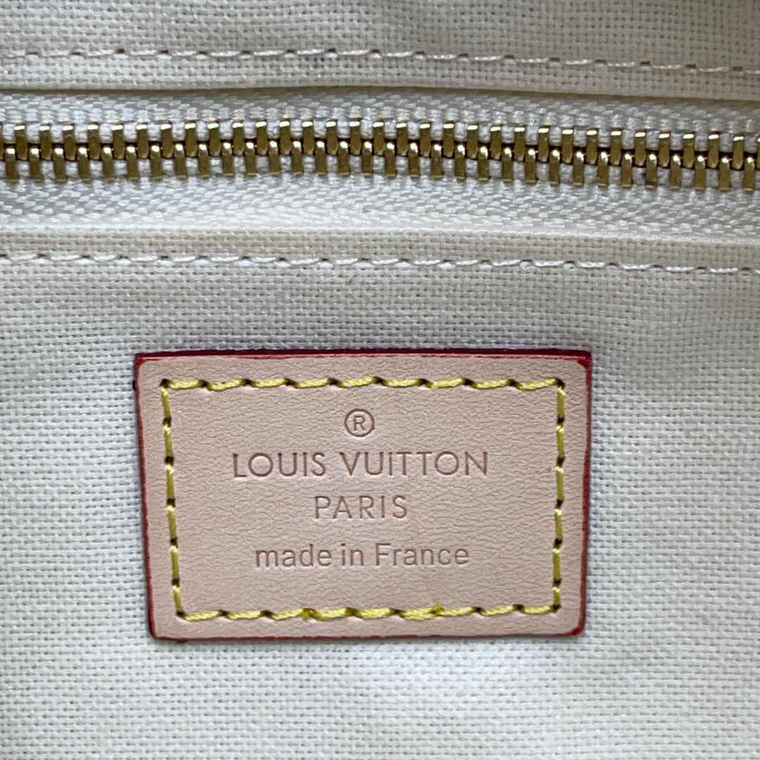 L&*V Pochette (28*16*13)