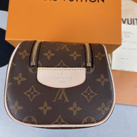 L&*V Pochette (28*16*13)