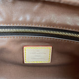 L&*V Pochette (28*16*13)