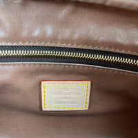 L&*V Pochette (28*16*13)