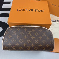 L&*V Pochette (28*16*13)