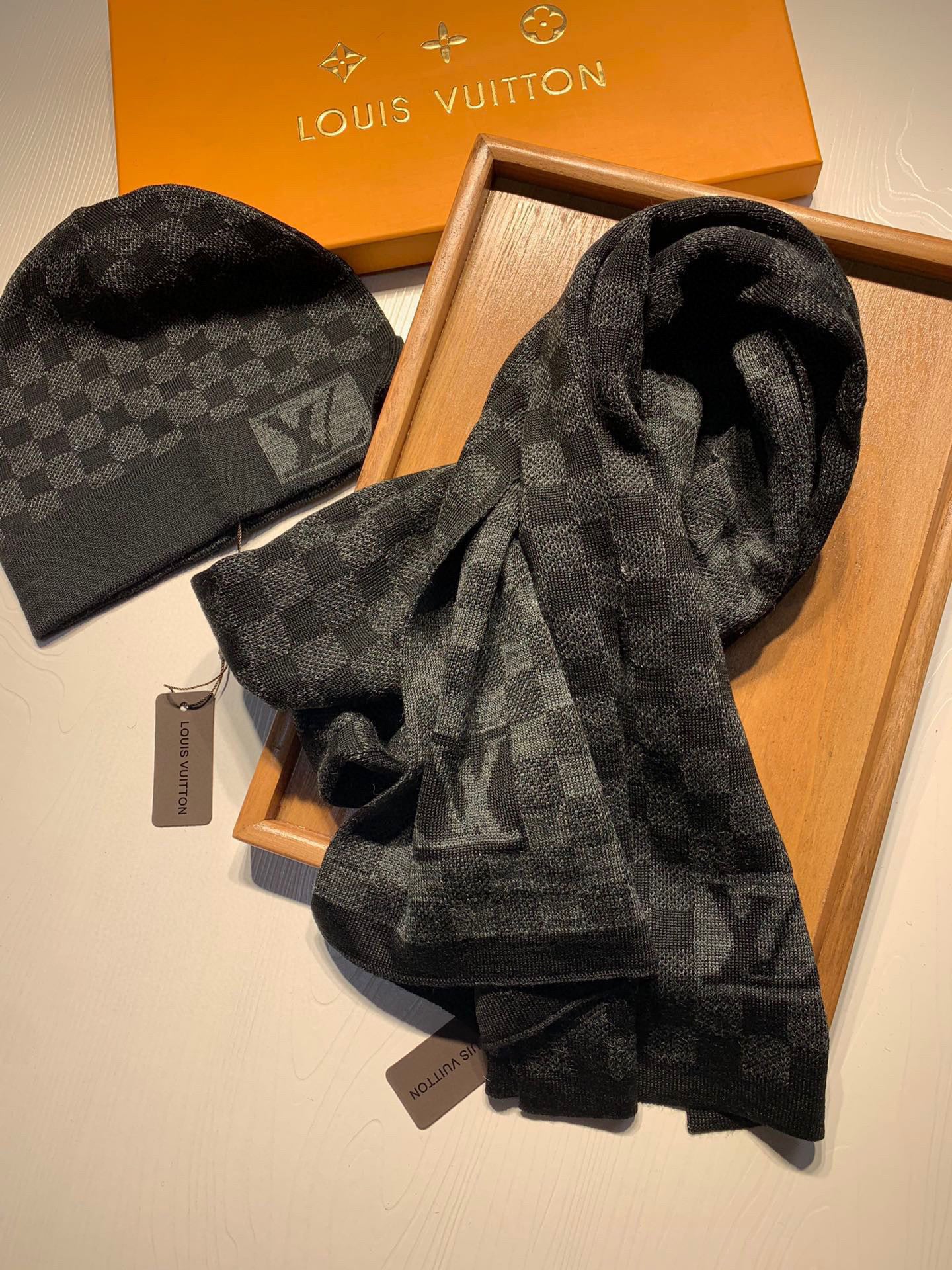 L&*V Bonnet & Écharpe