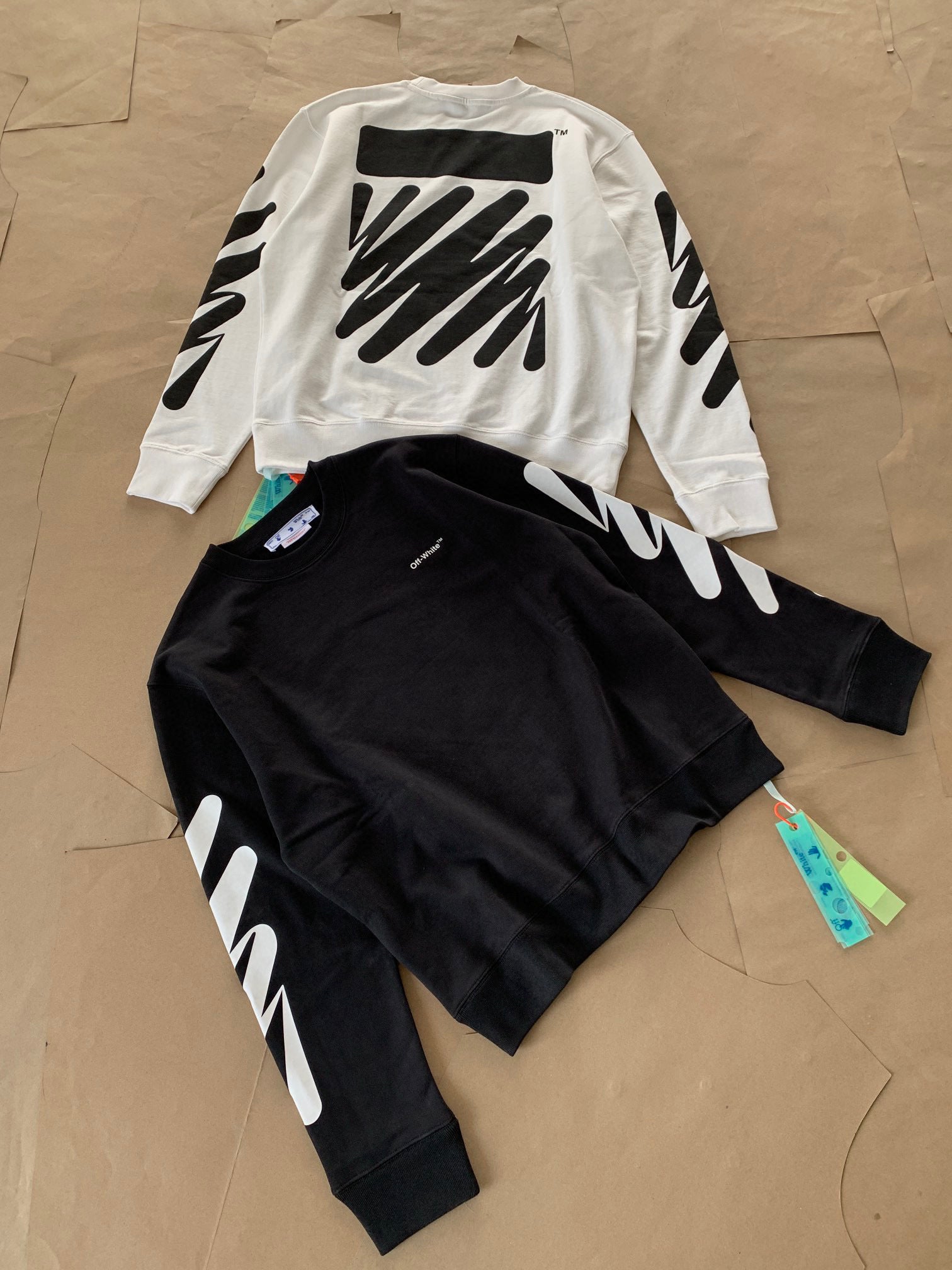 Off-Wh*te Pull