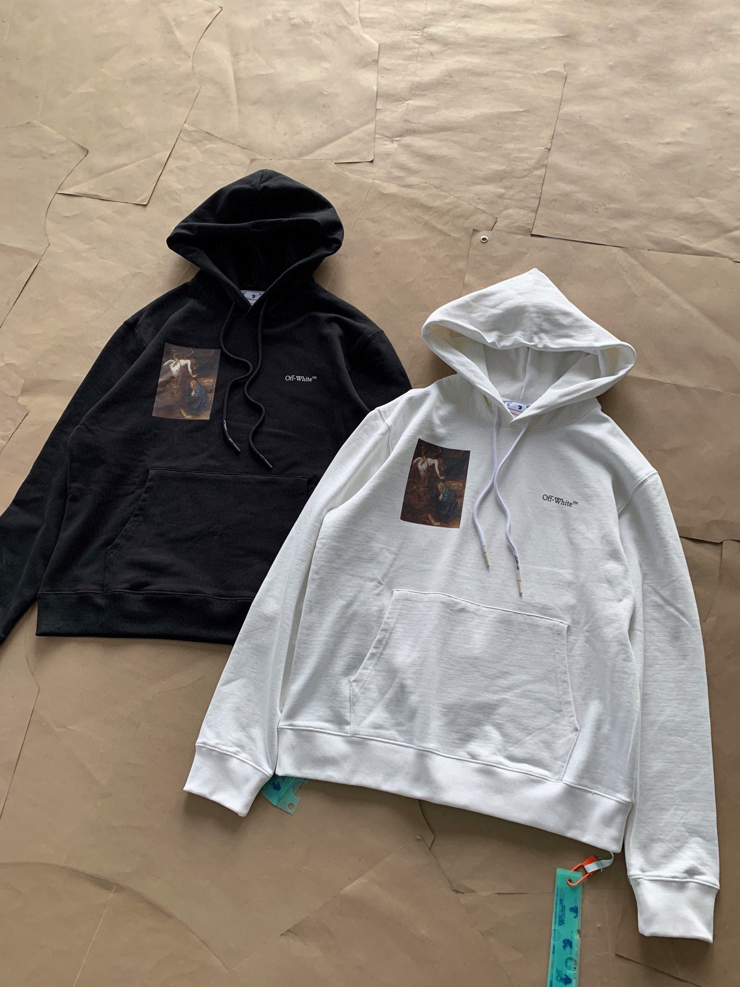 Off-Wh*te Pull