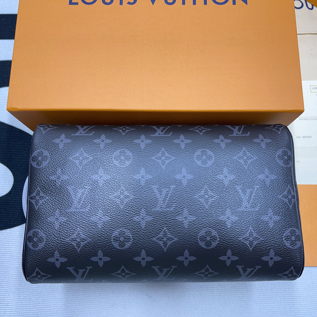 L&*V Pochette (28*16*13)