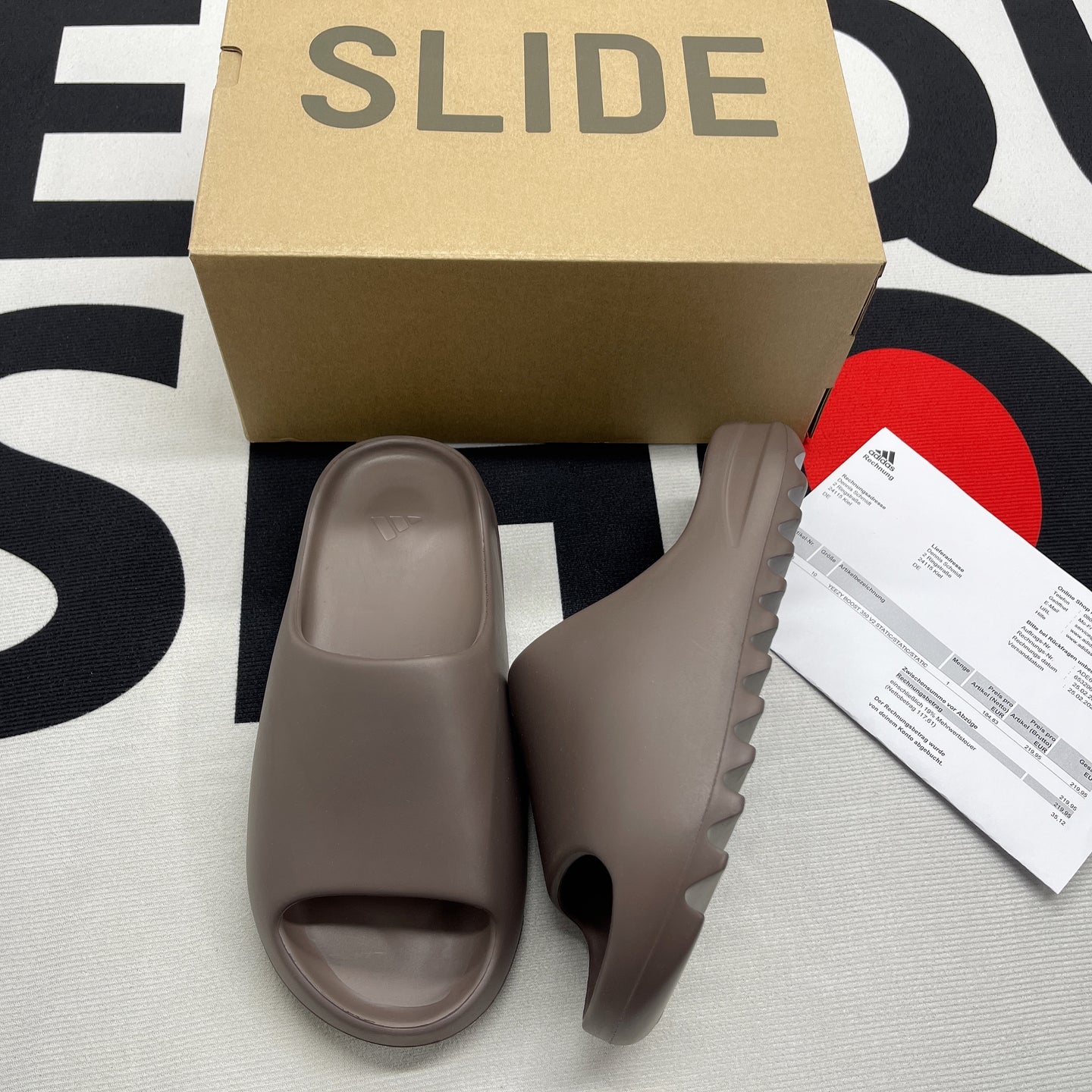 Y*ezy Slide