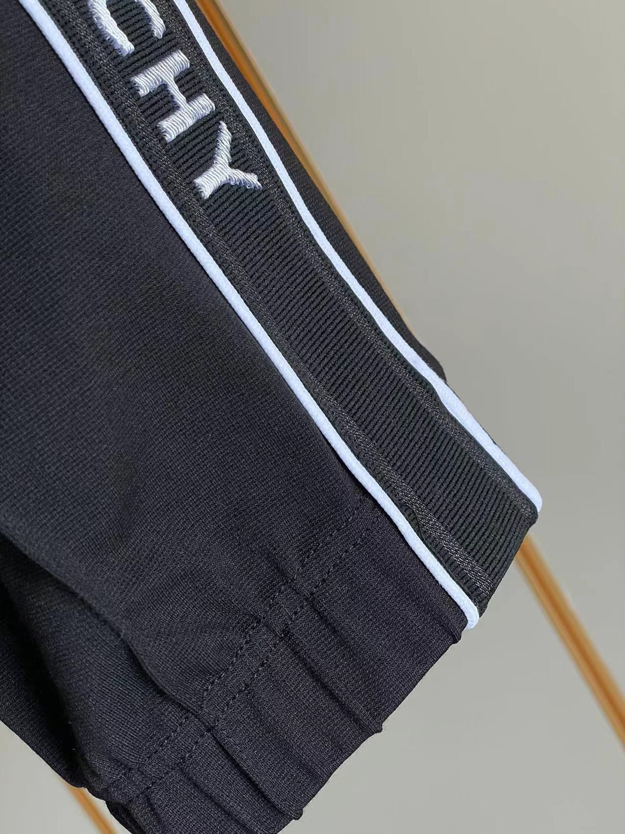 G*venchy Short