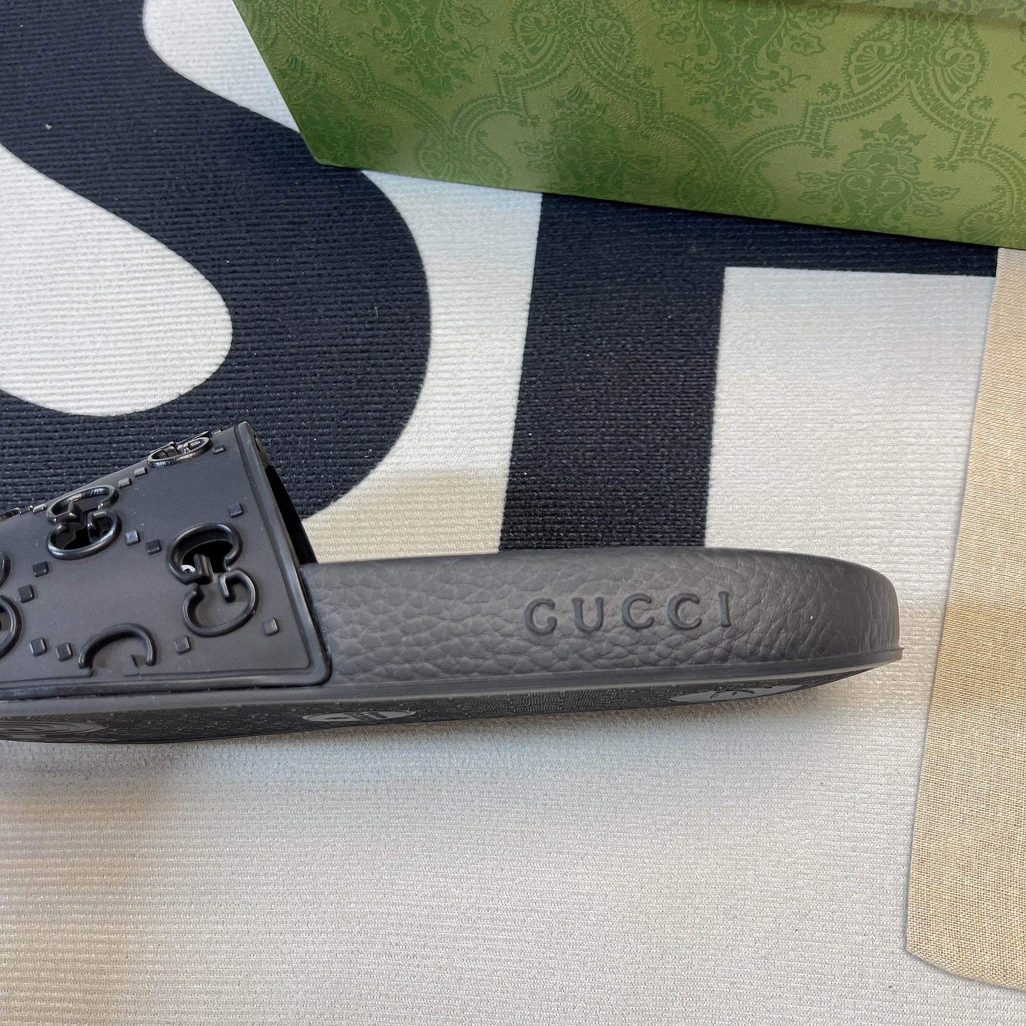 G*cci Slide
