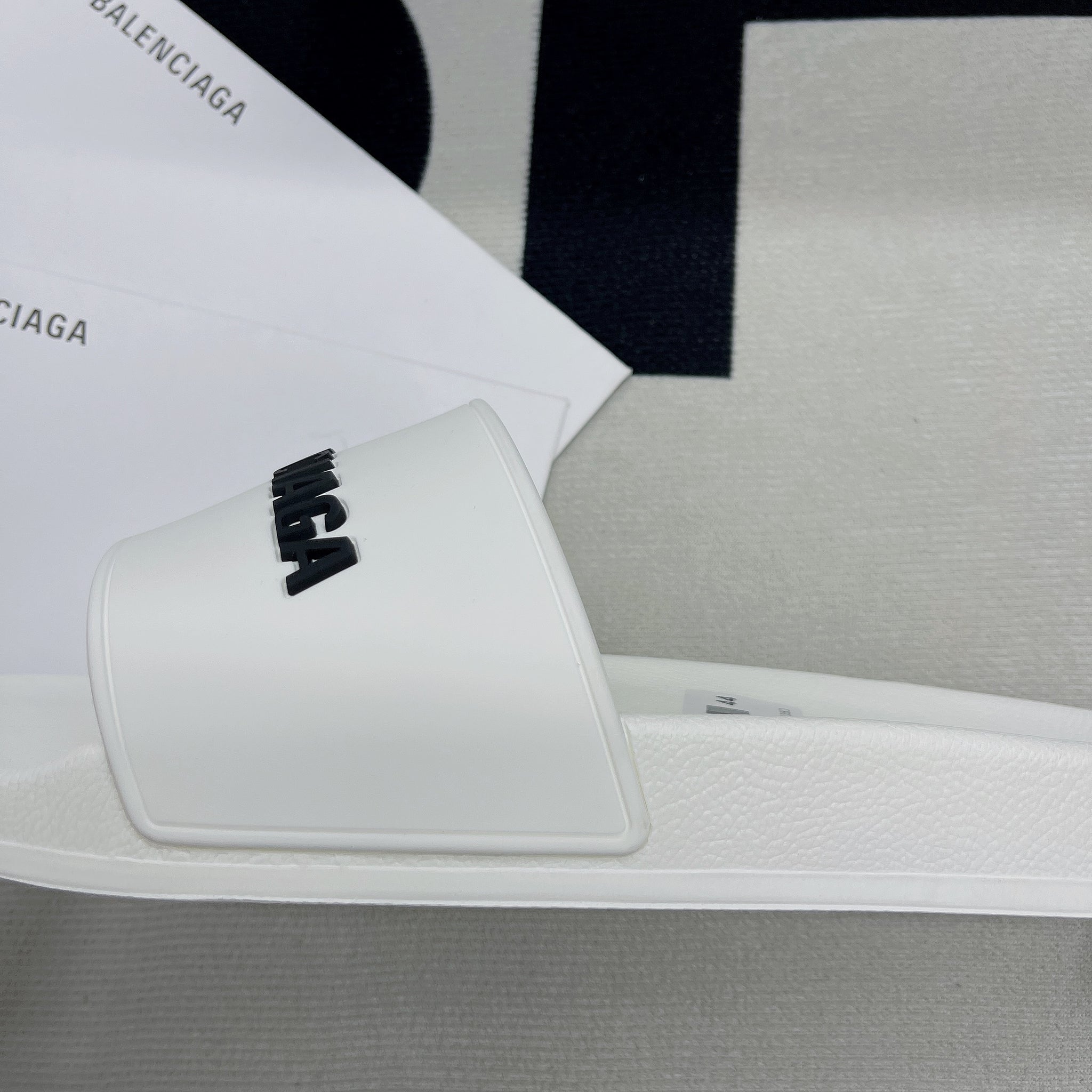 Balenc*aga Slide