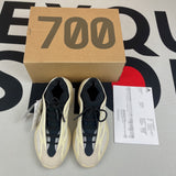 Y*ezy 700