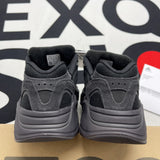 Y*ezy 700