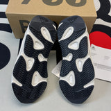 Y*ezy 700