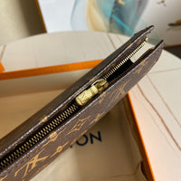 L&*V Pochette (27*21*3)