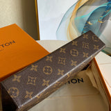 L&*V Pochette (27*21*3)