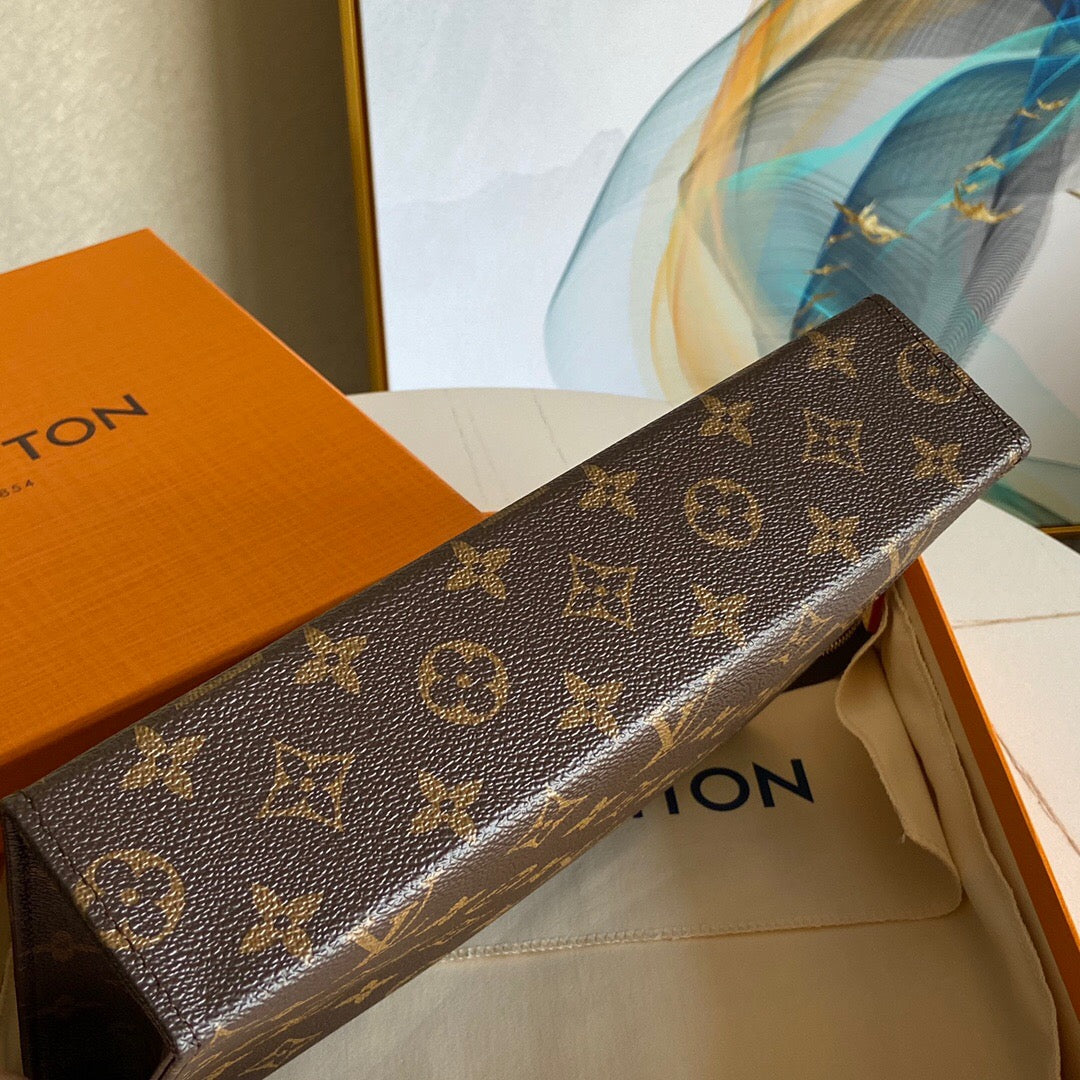 L&*V Pochette (27*21*3)