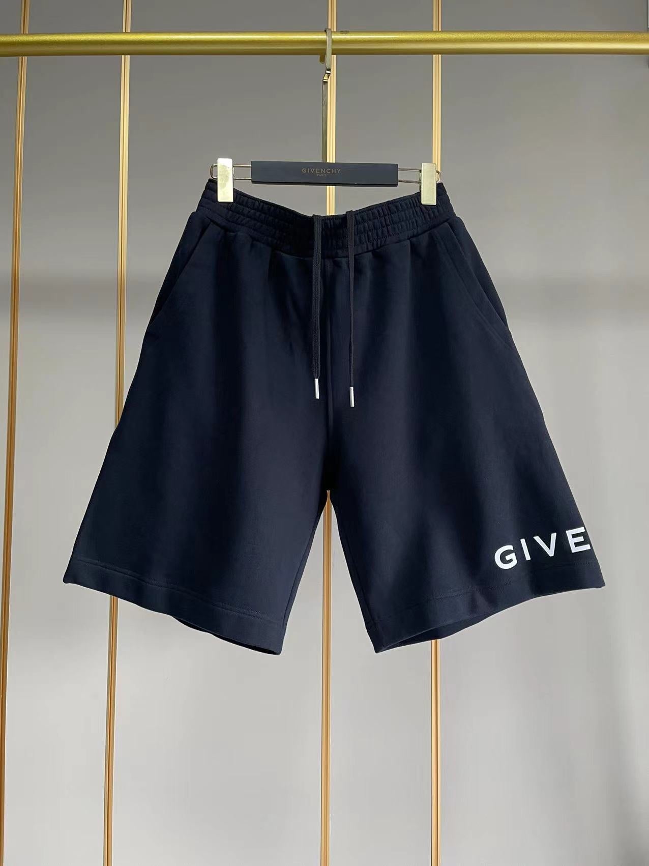 G*venchy Short
