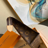 L&*V Pochette (27*21*3)