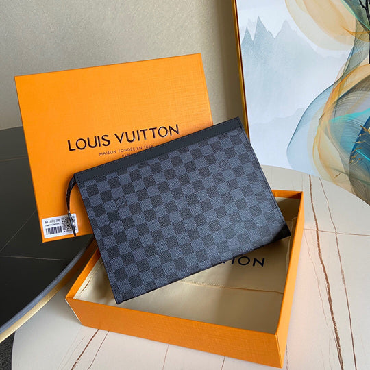 L&*V Pochette (27*21*3)