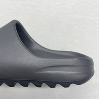 Y*ezy Slide