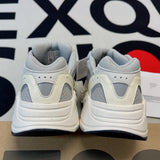 Y*ezy 700