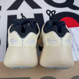 Y*ezy 700