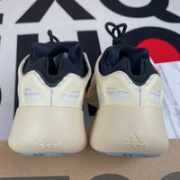 Y*ezy 700