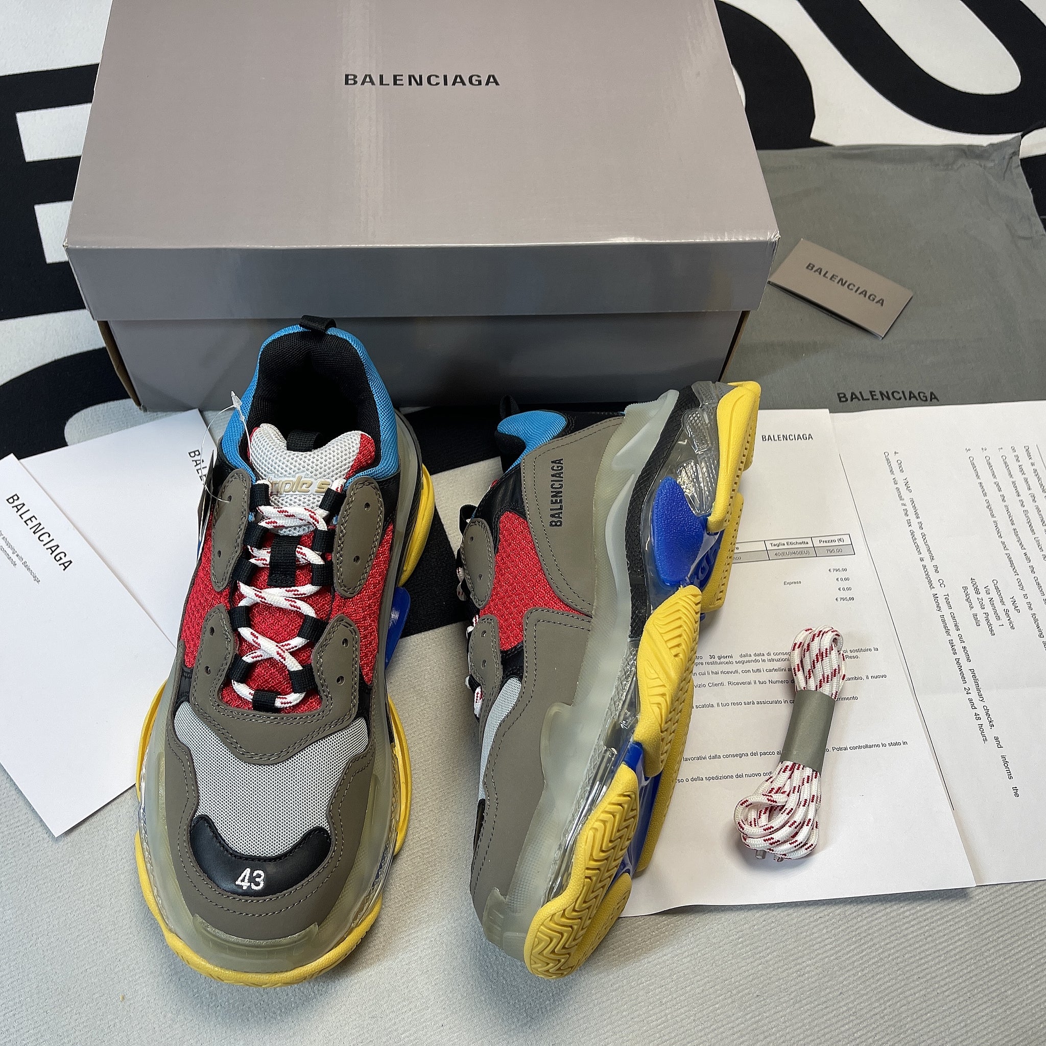 Balenc*aga Triple S