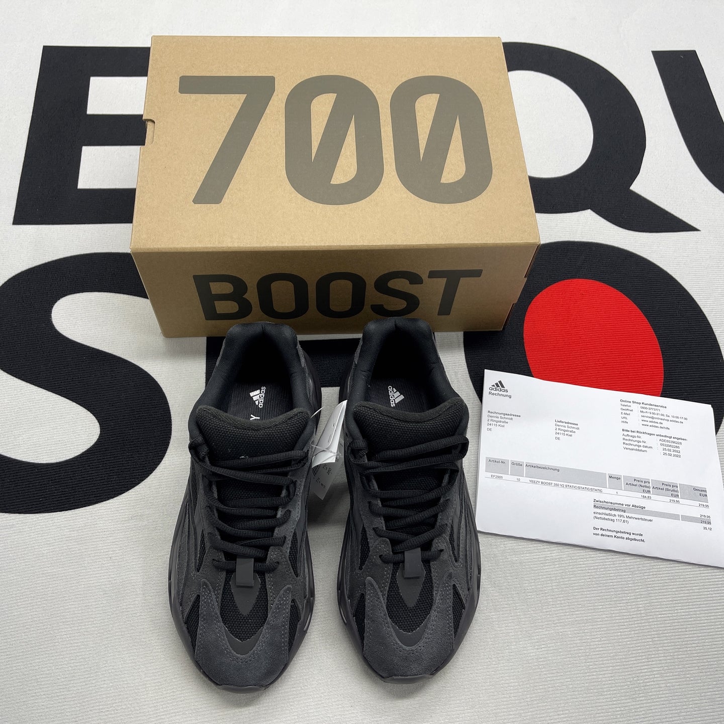 Y*ezy 700